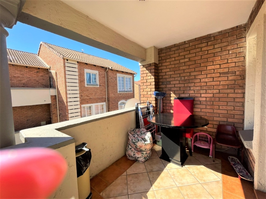 To Let 2 Bedroom Property for Rent in Die Hoewes Gauteng