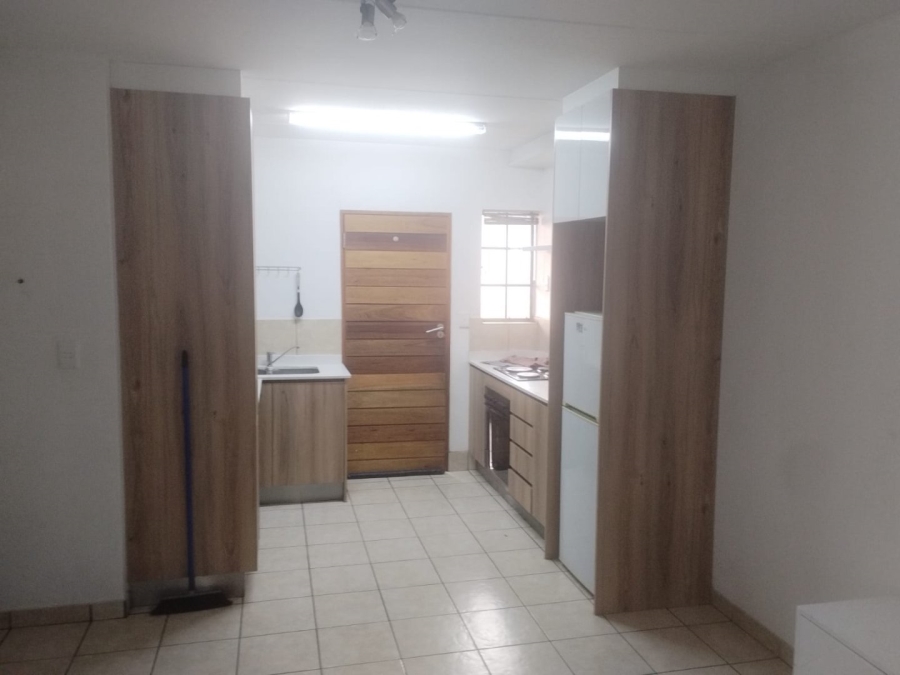 To Let 2 Bedroom Property for Rent in Edenvale Central Gauteng