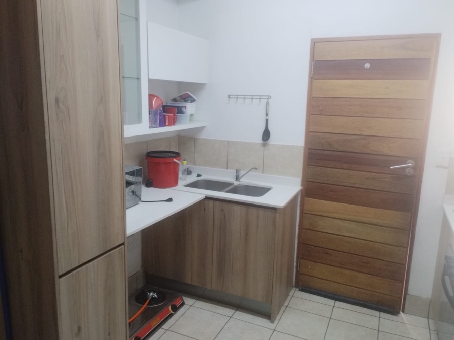To Let 2 Bedroom Property for Rent in Edenvale Central Gauteng