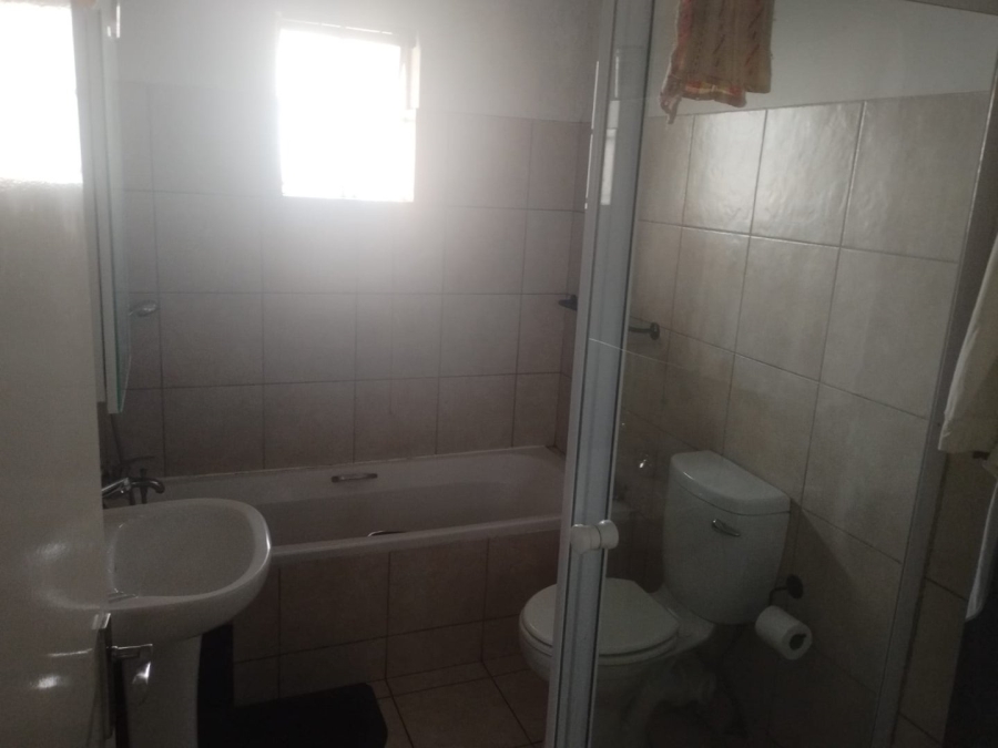 To Let 2 Bedroom Property for Rent in Edenvale Central Gauteng