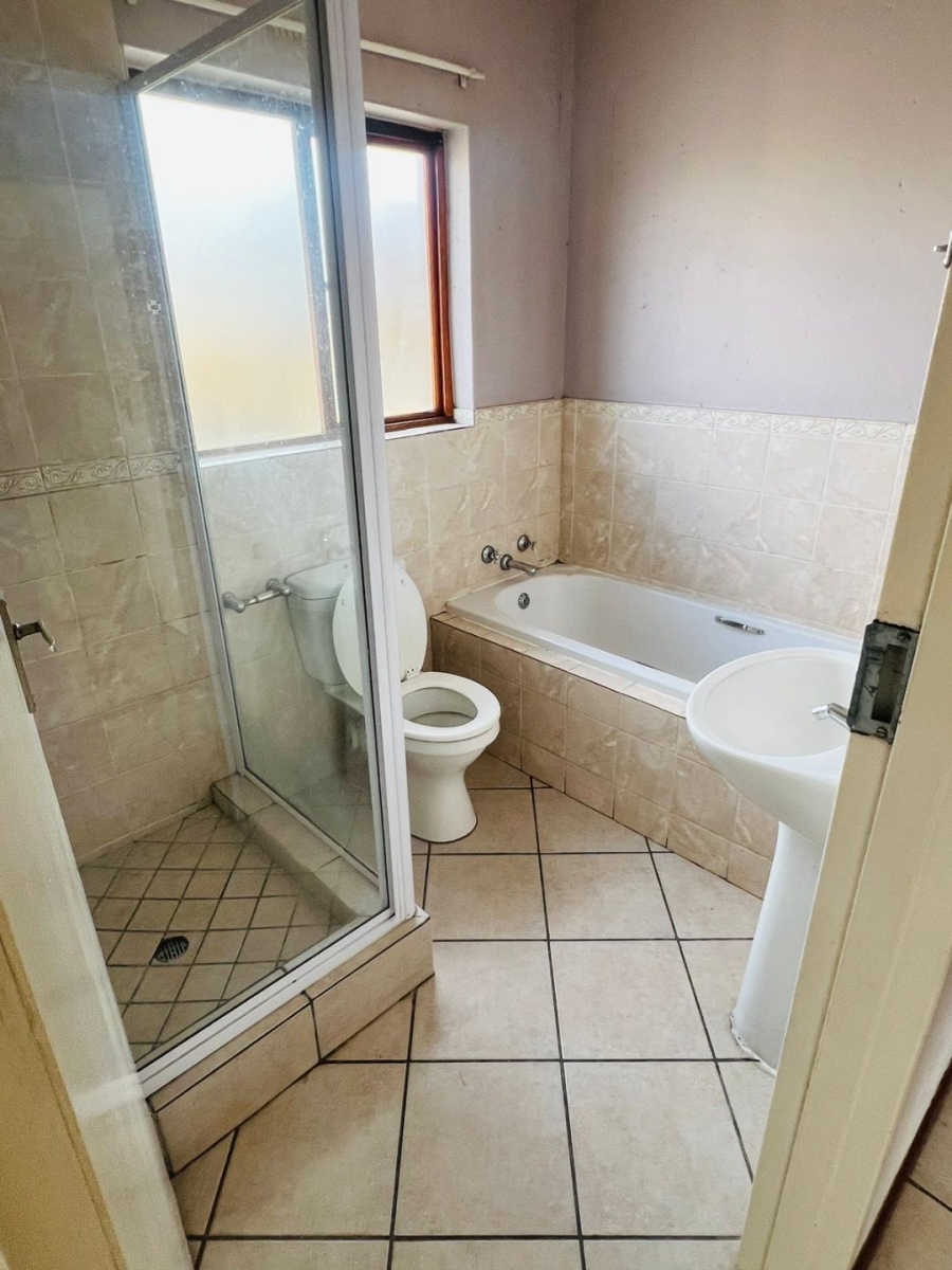 2 Bedroom Property for Sale in Carlswald Gauteng