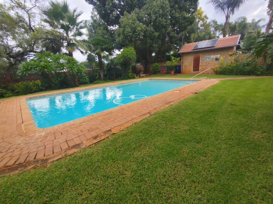 2 Bedroom Property for Sale in La Montagne Gauteng
