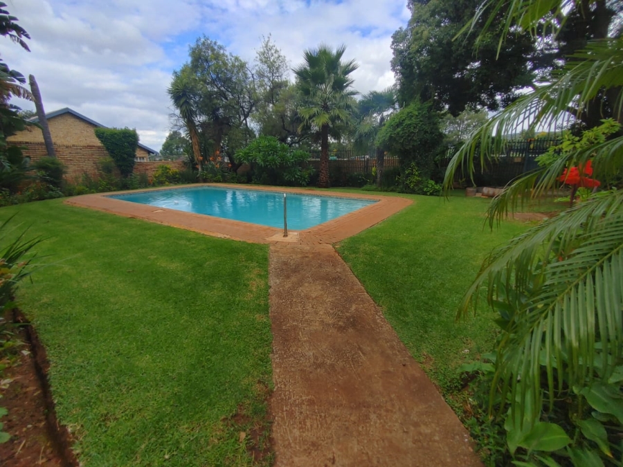 2 Bedroom Property for Sale in La Montagne Gauteng
