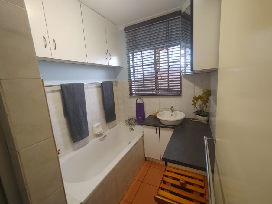 2 Bedroom Property for Sale in La Montagne Gauteng