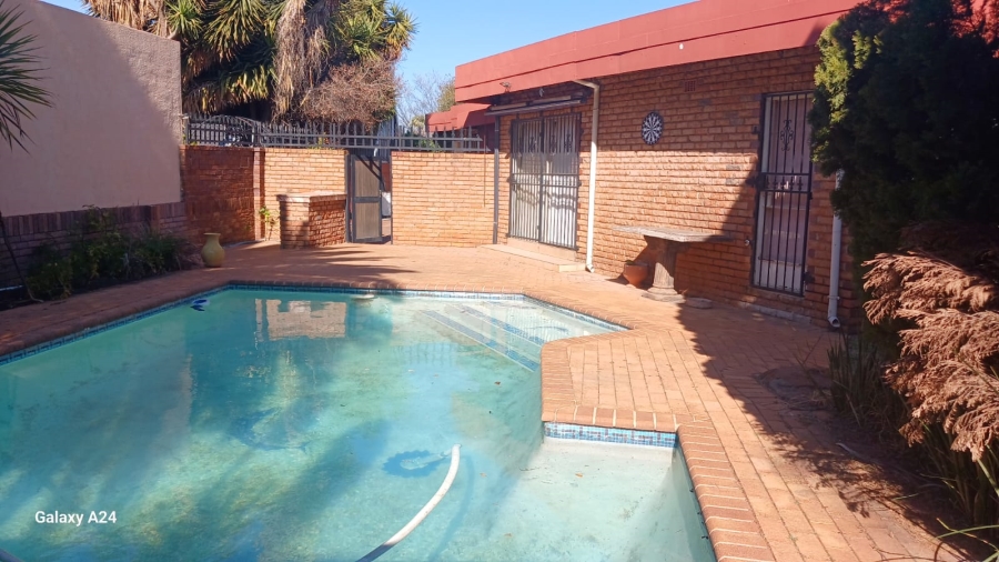4 Bedroom Property for Sale in Glenvista Gauteng