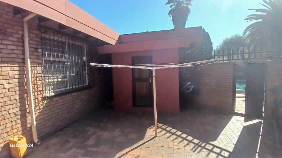 4 Bedroom Property for Sale in Glenvista Gauteng