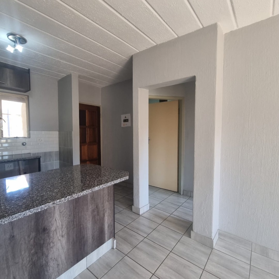 To Let 1 Bedroom Property for Rent in Horison Gauteng