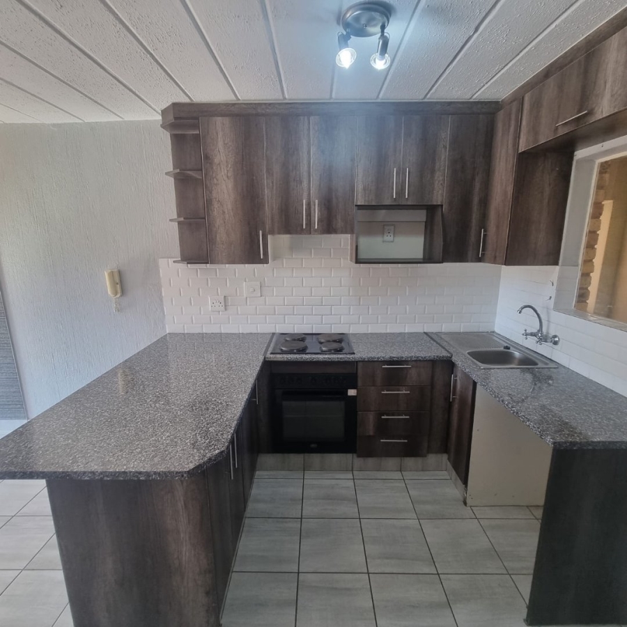 To Let 1 Bedroom Property for Rent in Horison Gauteng