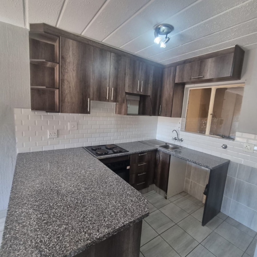 To Let 1 Bedroom Property for Rent in Horison Gauteng