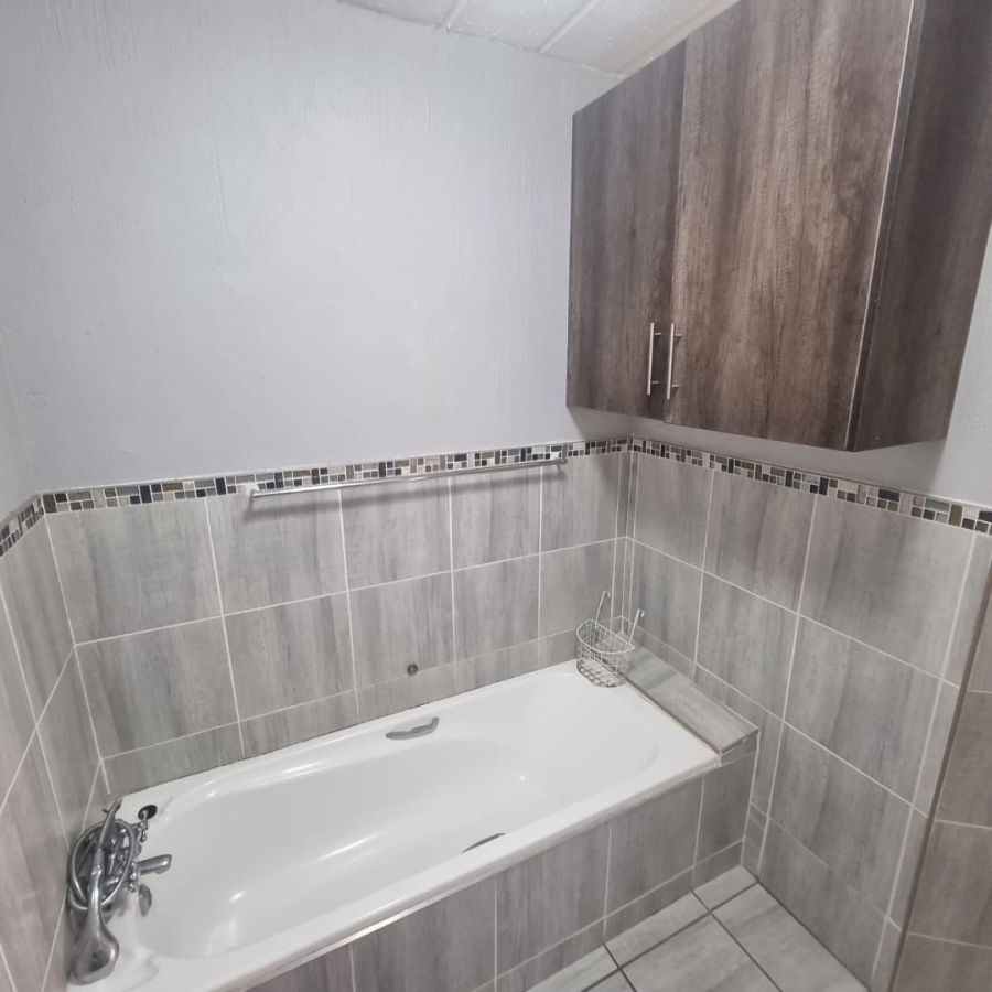 To Let 1 Bedroom Property for Rent in Horison Gauteng