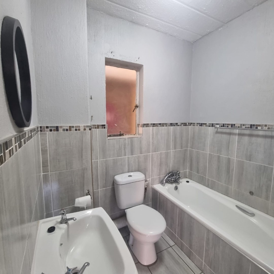 To Let 1 Bedroom Property for Rent in Horison Gauteng