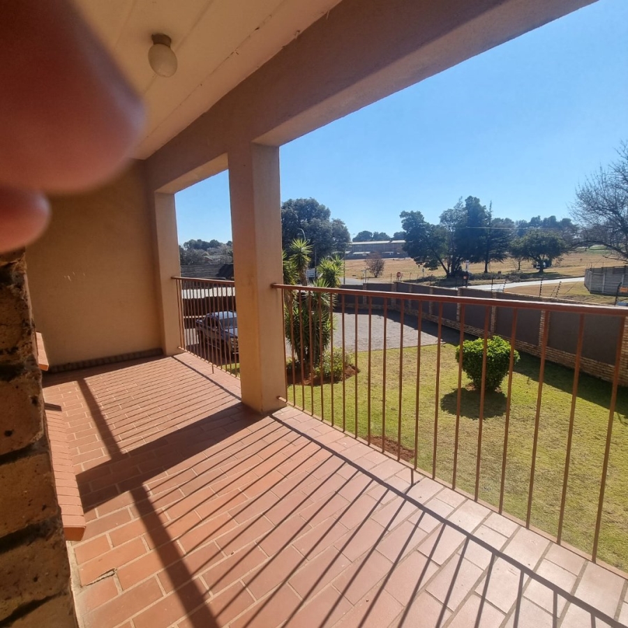 To Let 1 Bedroom Property for Rent in Horison Gauteng