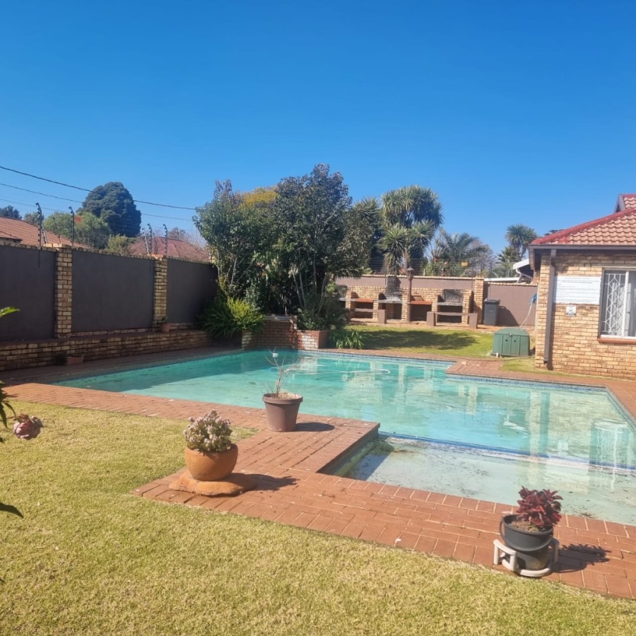 To Let 1 Bedroom Property for Rent in Horison Gauteng