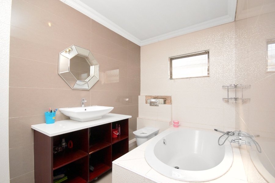 4 Bedroom Property for Sale in Kyalami Gardens Gauteng