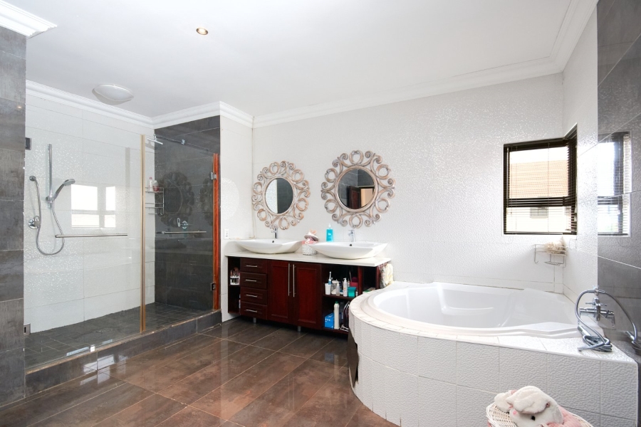 4 Bedroom Property for Sale in Kyalami Gardens Gauteng