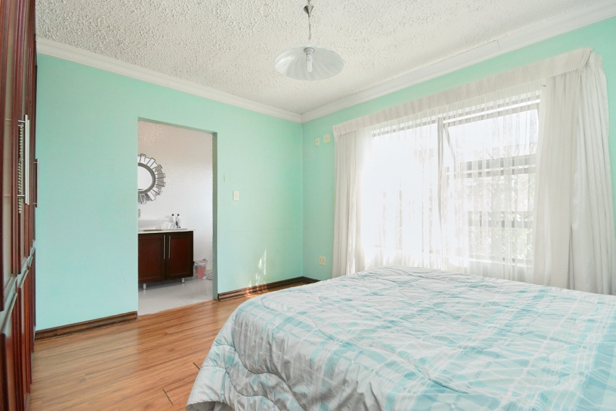 4 Bedroom Property for Sale in Kyalami Gardens Gauteng