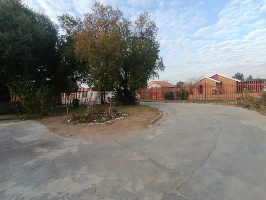 3 Bedroom Property for Sale in Lindo Park Gauteng
