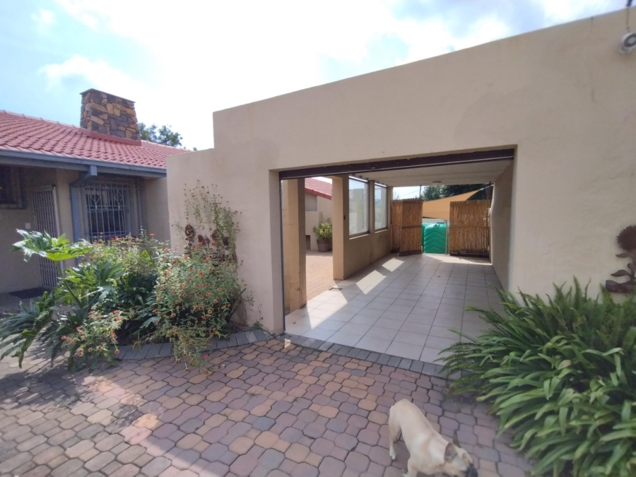 To Let 2 Bedroom Property for Rent in Victory Park Gauteng
