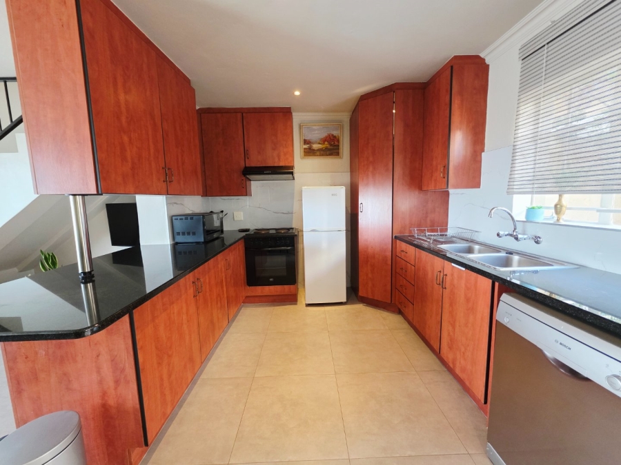 2 Bedroom Property for Sale in La Montagne Gauteng