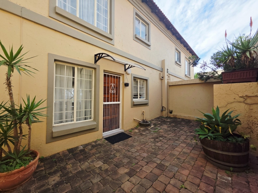 2 Bedroom Property for Sale in La Montagne Gauteng