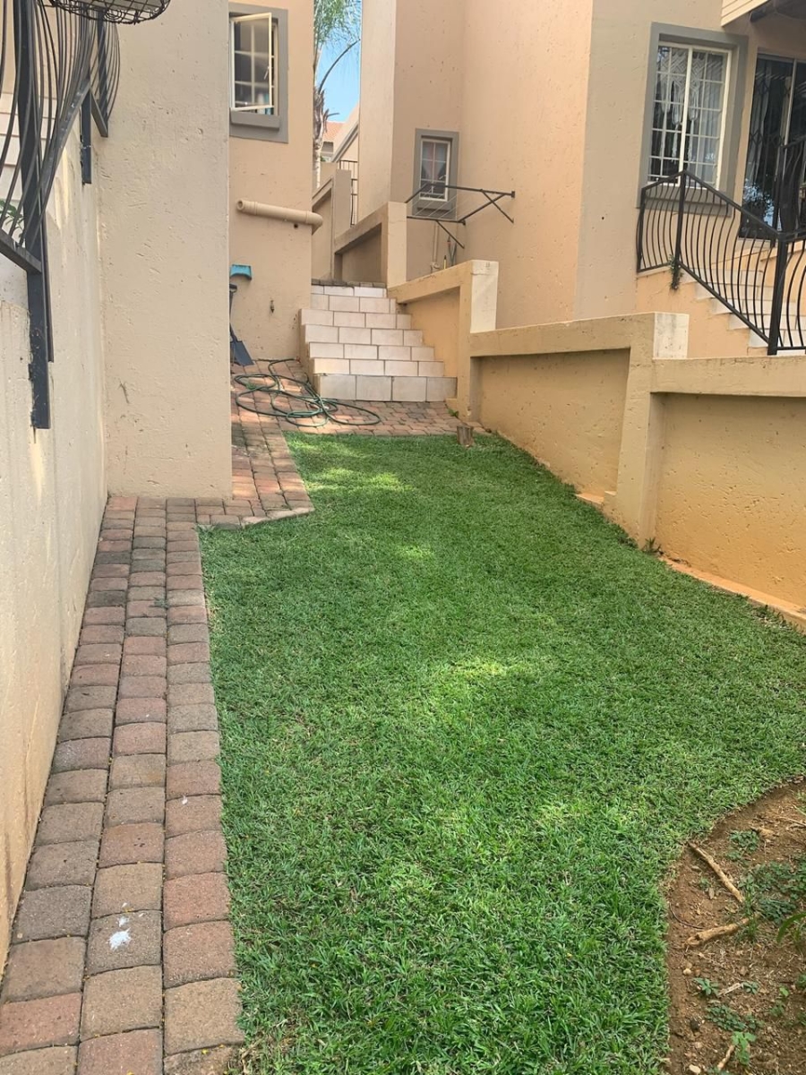 2 Bedroom Property for Sale in La Montagne Gauteng