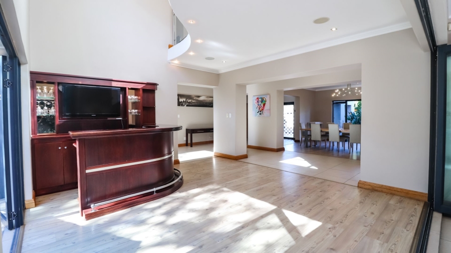 4 Bedroom Property for Sale in Benmore Gardens Gauteng