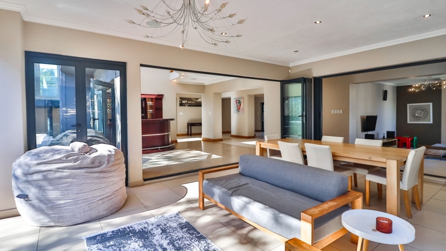 4 Bedroom Property for Sale in Benmore Gardens Gauteng