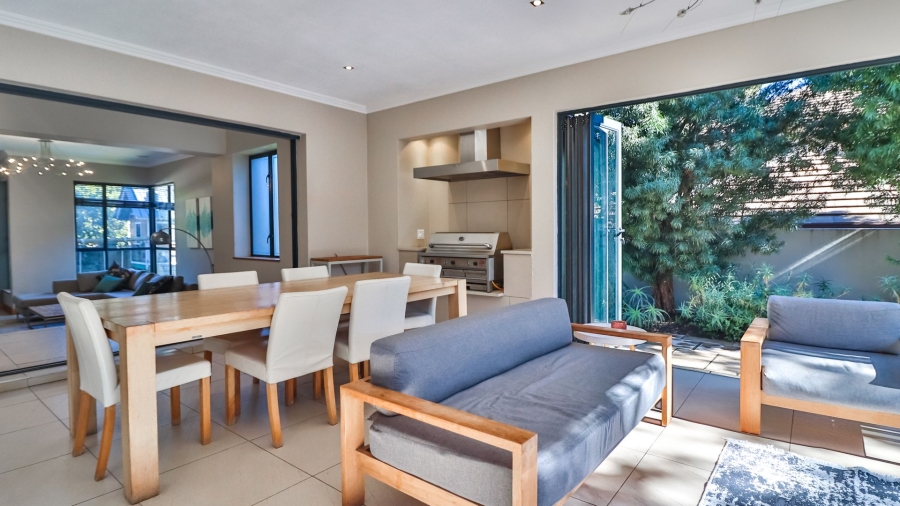 4 Bedroom Property for Sale in Benmore Gardens Gauteng