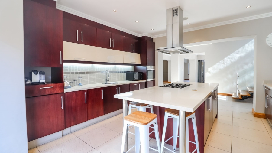 4 Bedroom Property for Sale in Benmore Gardens Gauteng