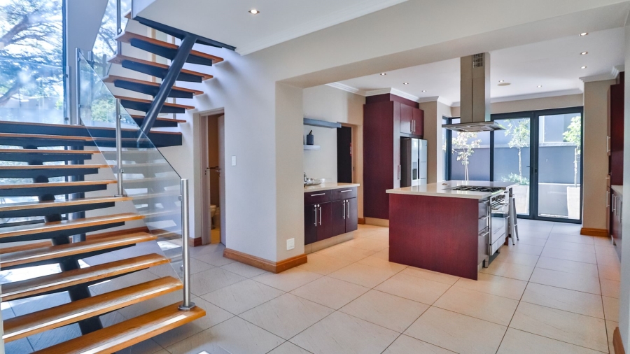 4 Bedroom Property for Sale in Benmore Gardens Gauteng