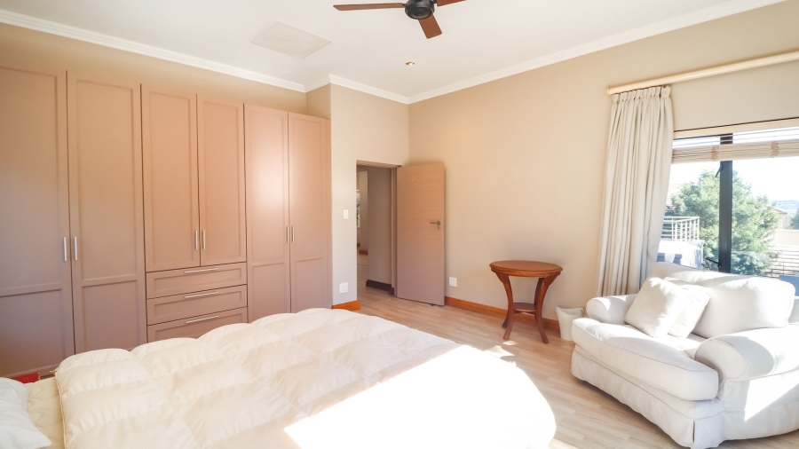 4 Bedroom Property for Sale in Benmore Gardens Gauteng