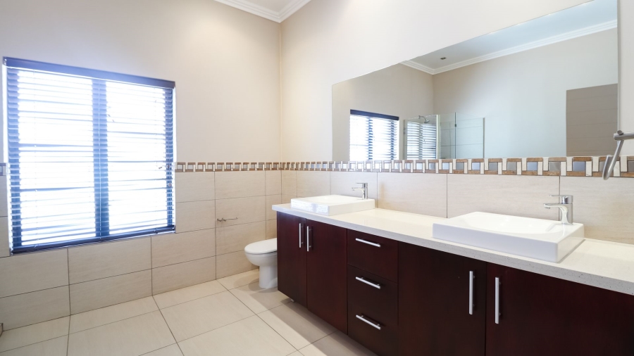 4 Bedroom Property for Sale in Benmore Gardens Gauteng