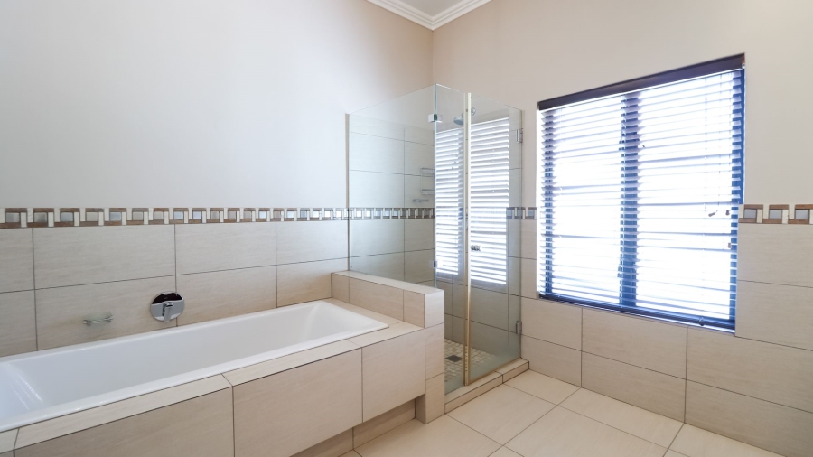 4 Bedroom Property for Sale in Benmore Gardens Gauteng