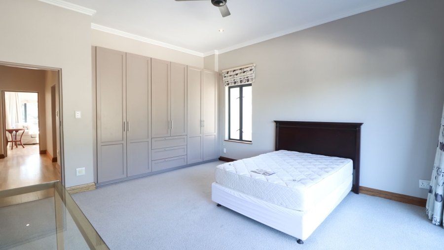 4 Bedroom Property for Sale in Benmore Gardens Gauteng