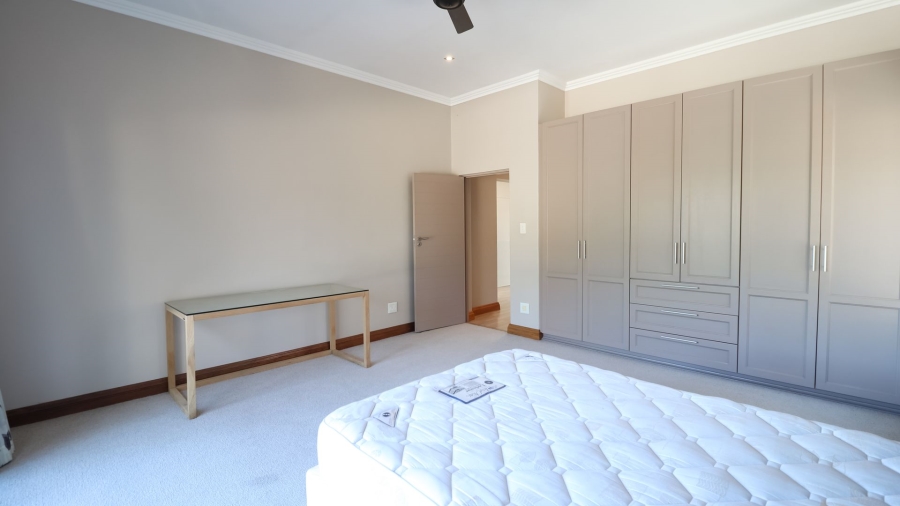 4 Bedroom Property for Sale in Benmore Gardens Gauteng