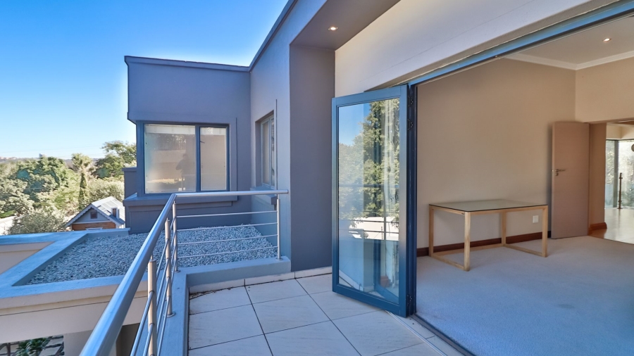4 Bedroom Property for Sale in Benmore Gardens Gauteng