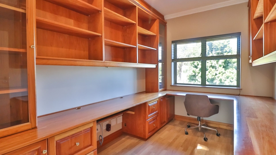 4 Bedroom Property for Sale in Benmore Gardens Gauteng