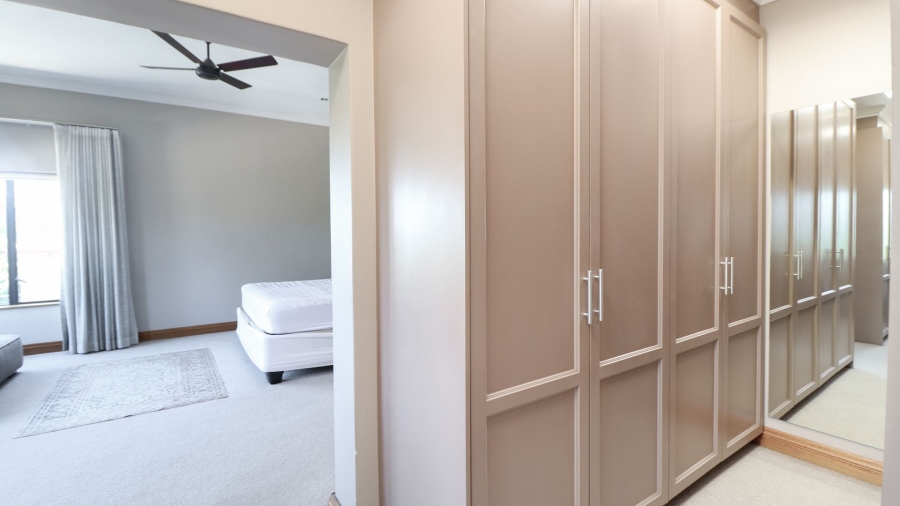 4 Bedroom Property for Sale in Benmore Gardens Gauteng