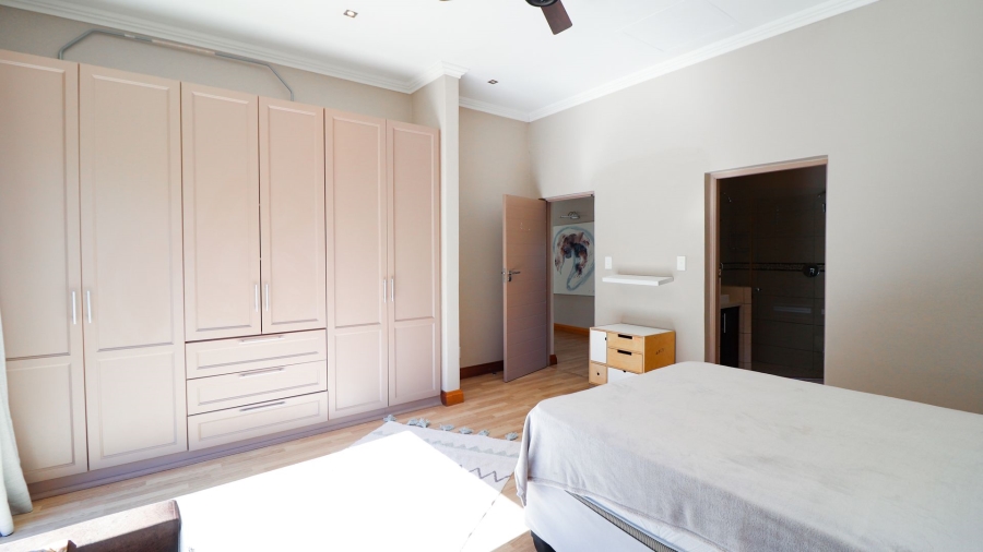 4 Bedroom Property for Sale in Benmore Gardens Gauteng