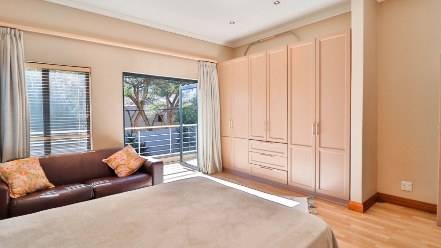 4 Bedroom Property for Sale in Benmore Gardens Gauteng