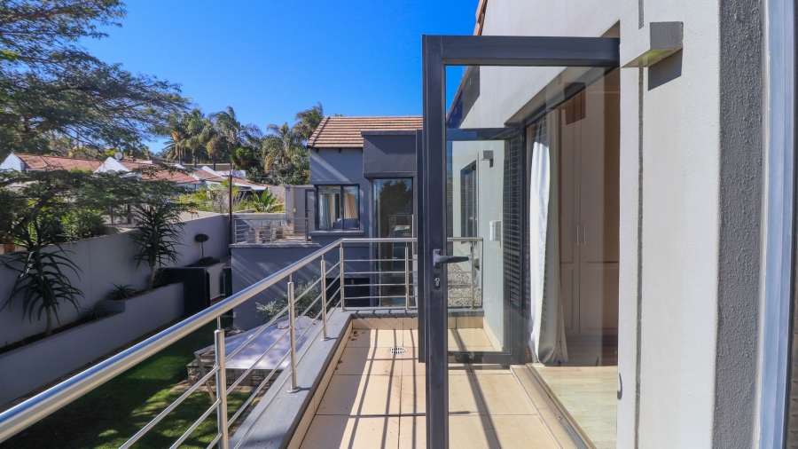 4 Bedroom Property for Sale in Benmore Gardens Gauteng