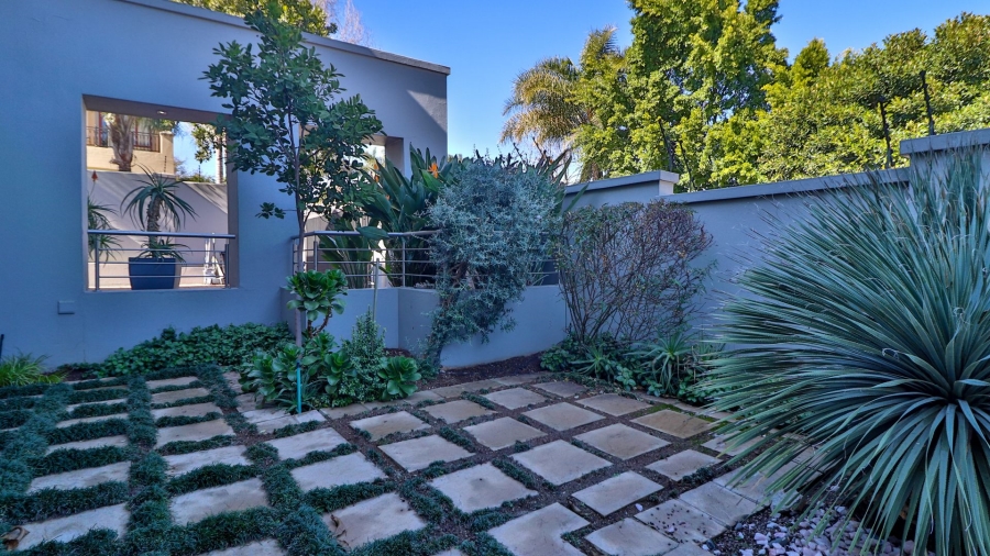 4 Bedroom Property for Sale in Benmore Gardens Gauteng