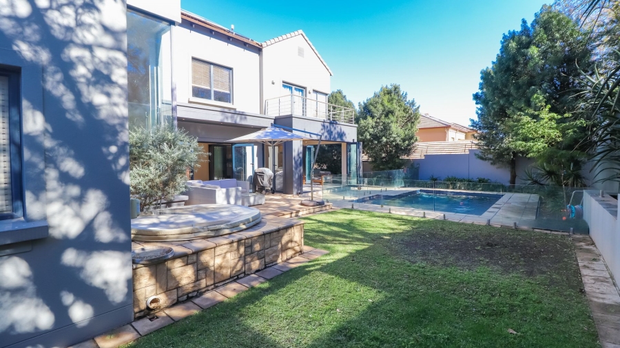 4 Bedroom Property for Sale in Benmore Gardens Gauteng