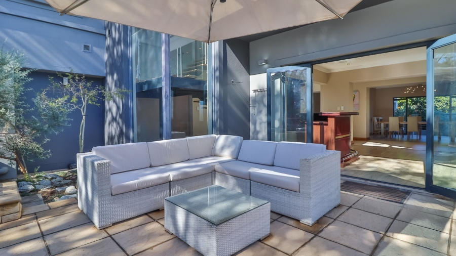 4 Bedroom Property for Sale in Benmore Gardens Gauteng