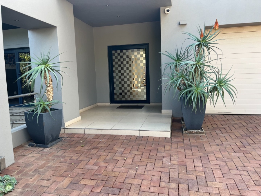 4 Bedroom Property for Sale in Benmore Gardens Gauteng