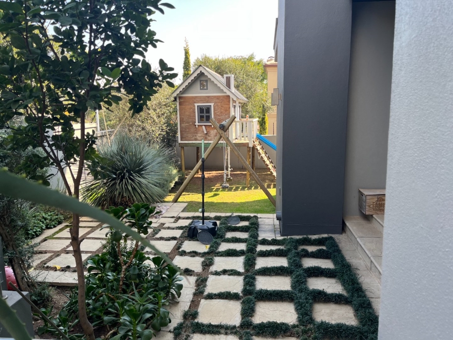 4 Bedroom Property for Sale in Benmore Gardens Gauteng