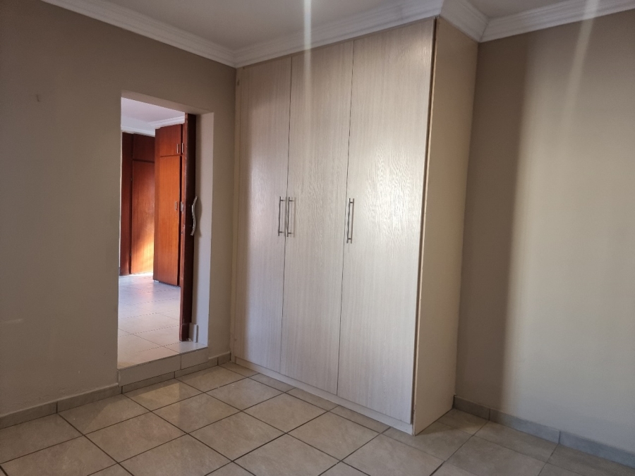 To Let 1 Bedroom Property for Rent in Rooihuiskraal Gauteng