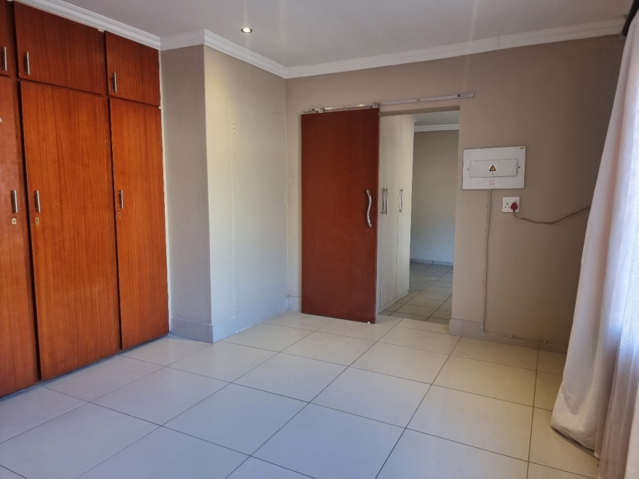 To Let 1 Bedroom Property for Rent in Rooihuiskraal Gauteng