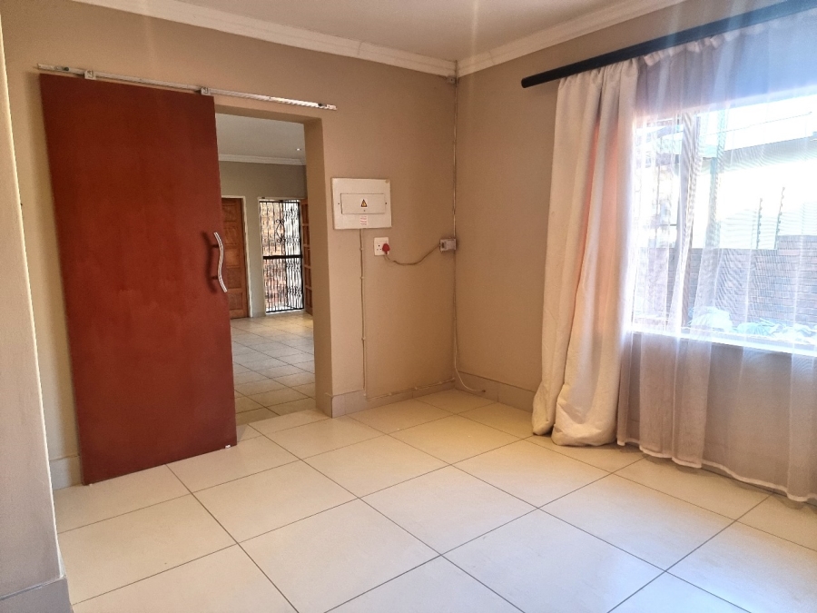 To Let 1 Bedroom Property for Rent in Rooihuiskraal Gauteng