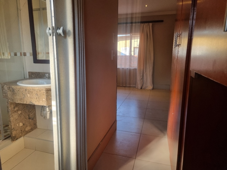 To Let 1 Bedroom Property for Rent in Rooihuiskraal Gauteng